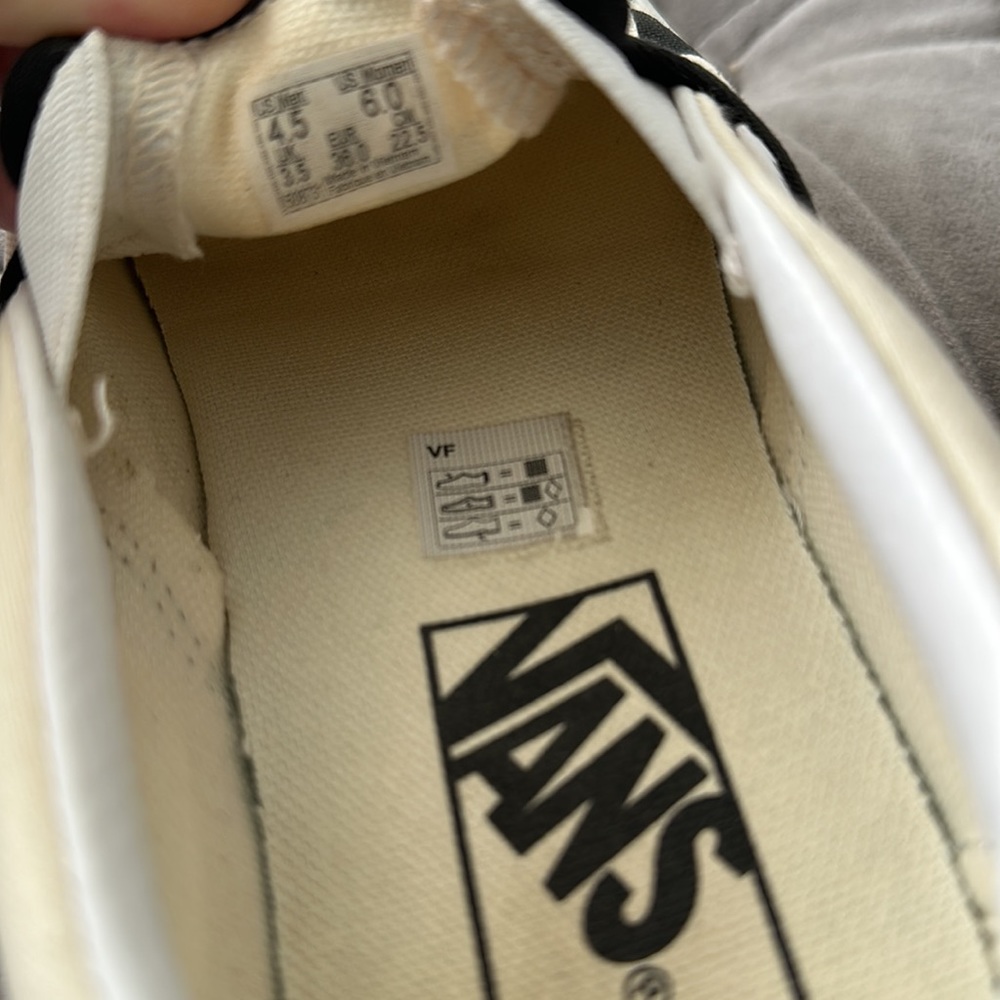 Vans - Picture 3 of 4